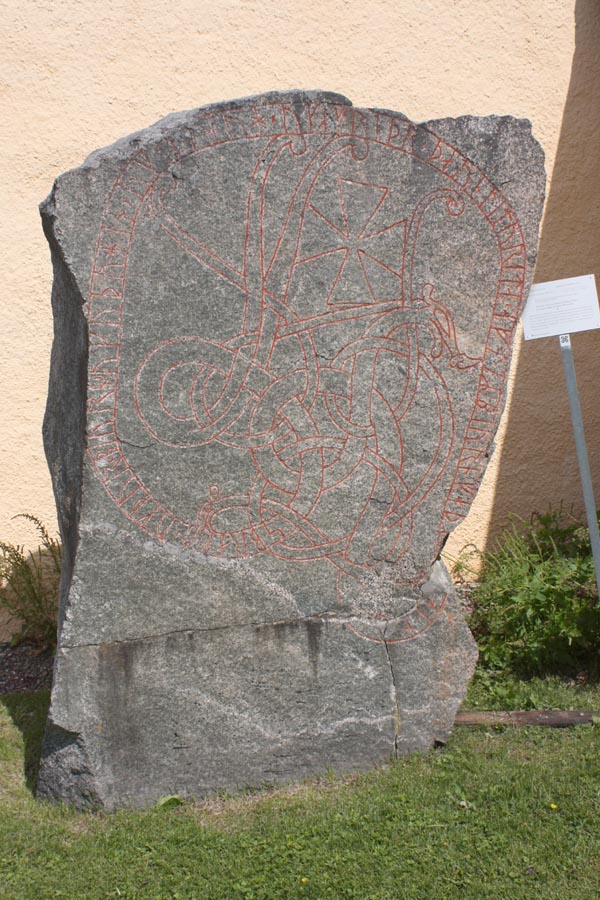 Rasbokil Runestone