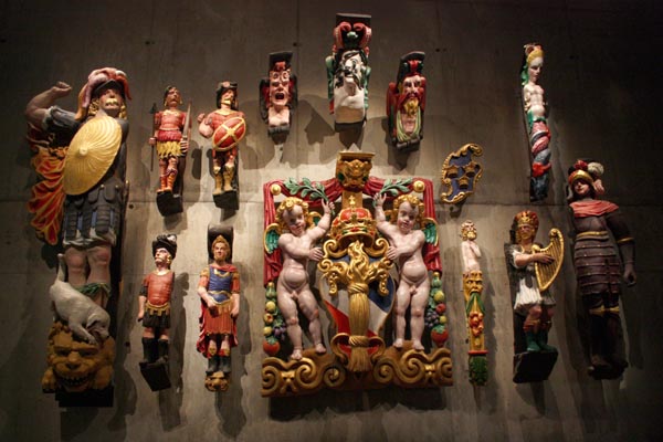 The colorful carved wood ornaments of the Wasa
